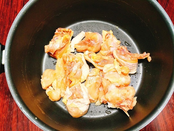 Cách làm món gà xào sả ớt cay cay, thơm ngon tốn cơm ngày lạnh