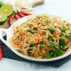 Nộm gà xé cay làm ngay ăn tết